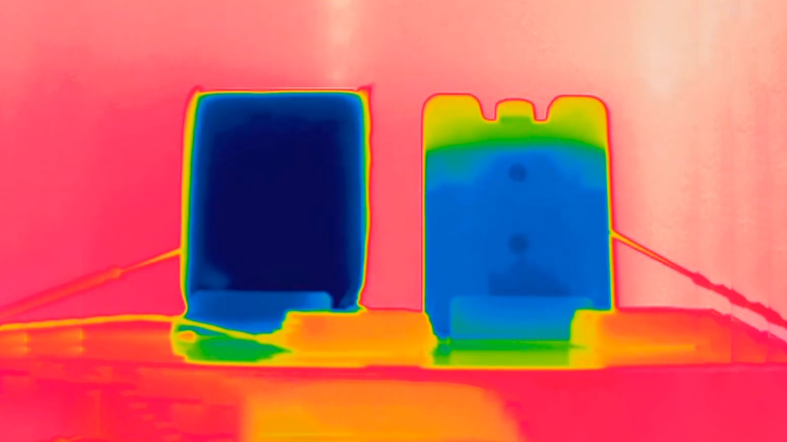 A side-by-side comparison of the speed at which ice melts in a plastic bottle vs. a ThermaBrick engineered solution